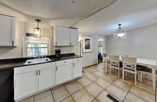 Put-in-Bay House | Spacious Vacation Home - Put-in-Bay - Sleeps 16 w/5 BR, 3 BA. Big Pool- IC66