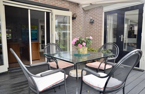 Bergen House | Spacious vacation home with a beautiful garden by the water.