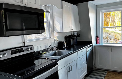 Laconia House | Spacious vacation spot on Lake Winnisquam! Sleep up to 8