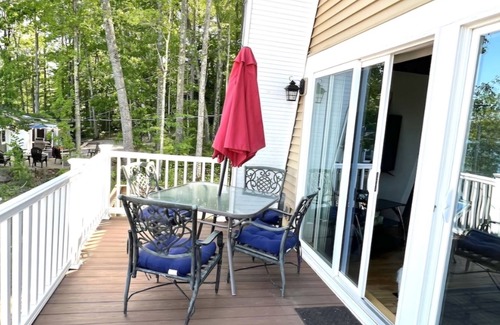 Laconia House | Spacious vacation spot on Lake Winnisquam! Sleep up to 8