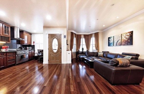 Little Russia House | Spacious Victorian w/Hot Tub and Zen Garden