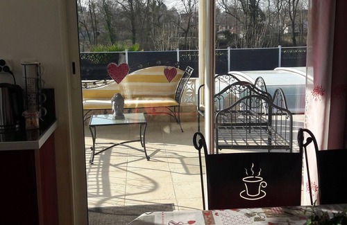 Fragnes-la-Loyere Villa | Spacious villa with canal-side pool