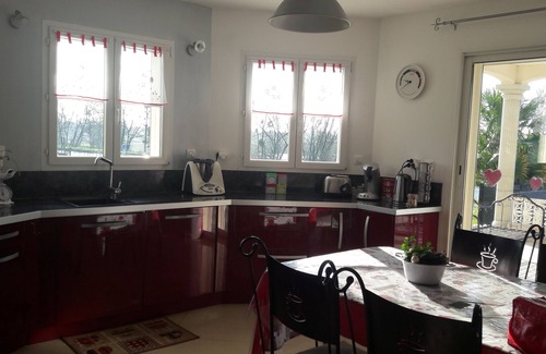 Fragnes-la-Loyere Villa | Spacious villa with canal-side pool