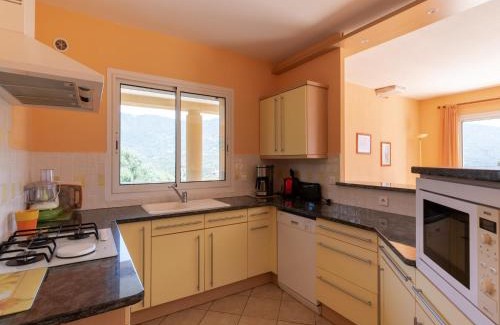 Calcatoggio Villa | Spacious Villa with Pool