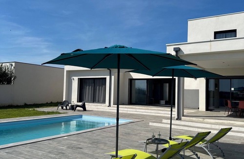 Aleria House | SPACIOUS VILLA 220M2 FULLY AIR-CONDITIONED PRIVATE POOL/FENCED GARDEN