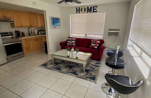 Pompano Beach Villa | Spacious Villa #8 4-Minute Walk Beach