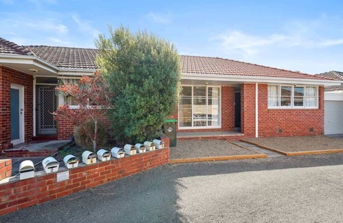 Frankston Apartment | Spacious Villa for 7 in Frankston with Gaming Room