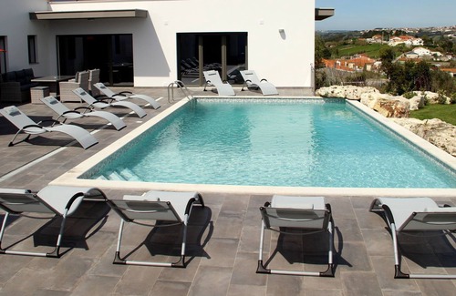 Caldas da Rainha Villa | Spacious Villa in Salir de Mato with Private Pool, Terrace