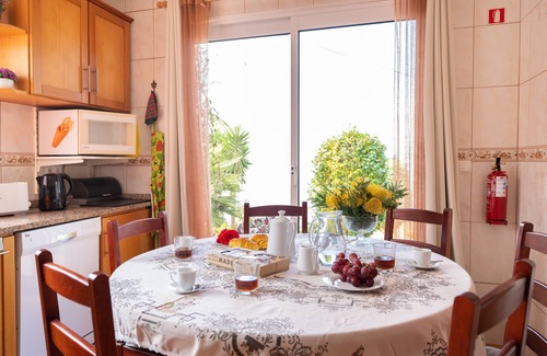 Prazeres House | Spacious Villa in a Beautiful Village with Pool, BBQ and Seaviews