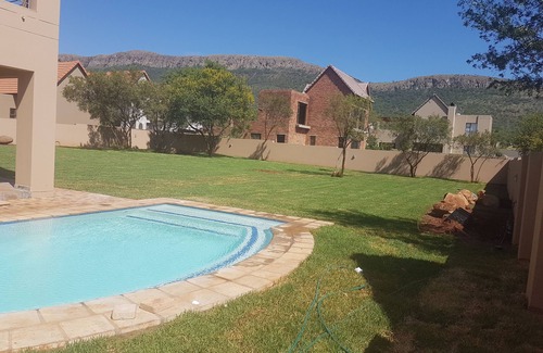 Hartbeespoort House | Spacious villa in a tranquil estate on the shore of the famous Hartbeepoort dam