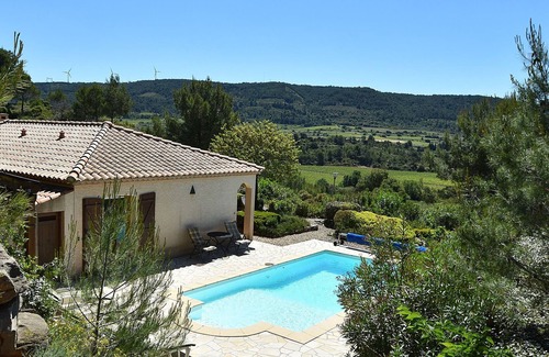 Beaufort Villa | Spacious Villa in Beaufort with Pool