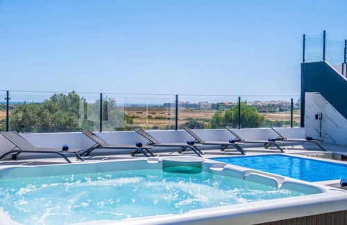 Pera Villa | Spacious Villa: Jacuzzi, Cinema & Heatable Pool