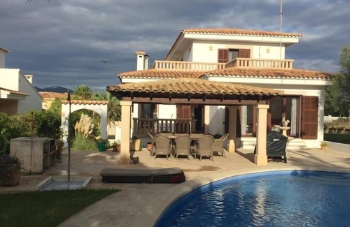 Portocolom Villa | Spacious villa m. Pool, -very close to the beach, family-friendly, wireless