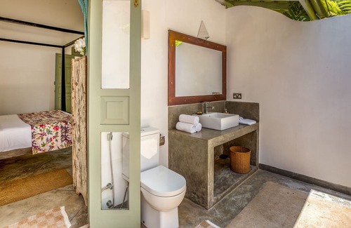 Ahangama Villa | Spacious Villa Near The Ahangama Surf Break & Pool