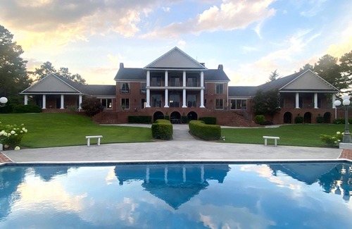 Calhoun Villa | Spacious Villa On North Georgia Farm with Tennis/Pickleball & Pool