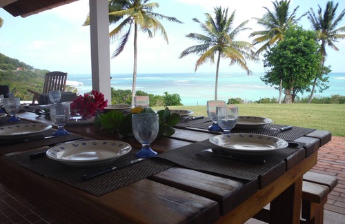 Le Robert Villa | Spacious villa with breathtaking views of the sea and the islets