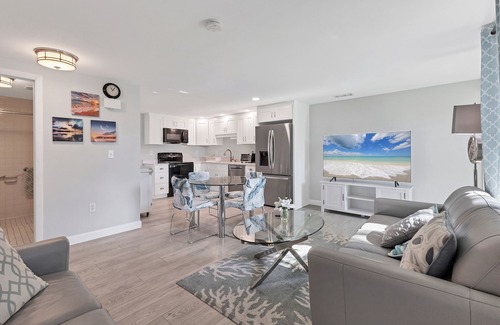 Sarasota Villa | Spacious Villa with Lush Tropical Garden Very Close to Siesta Key!