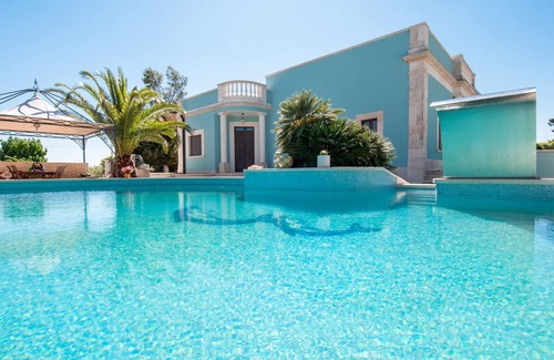 Putignano Villa | Spacious Villa with Pool in Puglia for 8 people