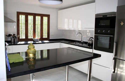 Salobrena Villa | Spacious villa with private pool, sea view, green garden, Airco, and Fast Wifi