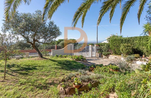 Pau Villa | Spacious Villa with Spectacular Views BBQ and Pool