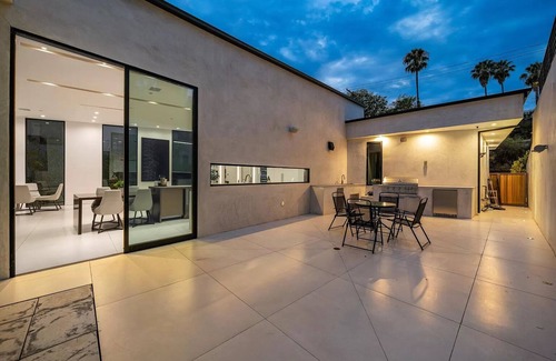 Hollywood Dell Villa | Spacious villa with 4 bedrooms and WiFi, fitness room in amazing Los Angeles