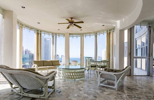 Costa Azul Apartment | Spacious Vintage Apt + The Best View of Acapulco