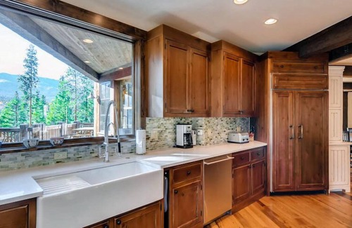 Peak 8 House | Spacious w/Mtn Views + Hot Tub + Theatre Room - Chalet du Soleil