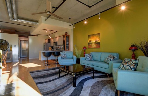 James Bay House | Spacious Walk-out Townhome steps to Fisherman's Wharf & Ocean, 2 Bed + Office!