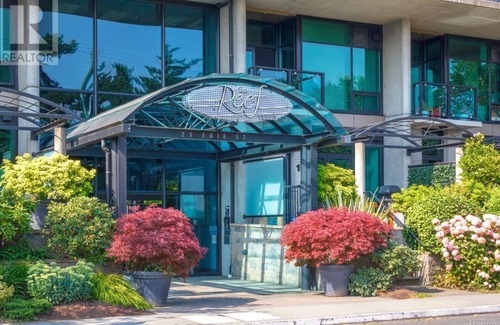 James Bay House | Spacious Walk-out Townhome steps to Fisherman's Wharf & Ocean, 2 Bed + Office!
