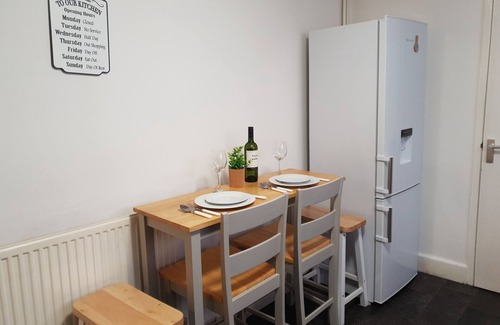 Walsall House | Spacious Walsall Accomodation