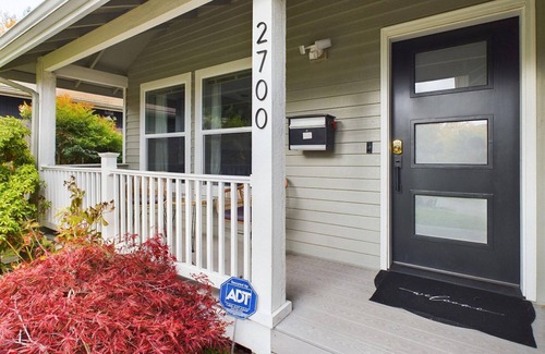 Stevens House | Spacious Washington Park 3BR w/Garage, nr Dining & Shops, by Blueground