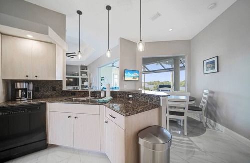 Port Charlotte House | Spacious waterfront home with jaw-dropping views!