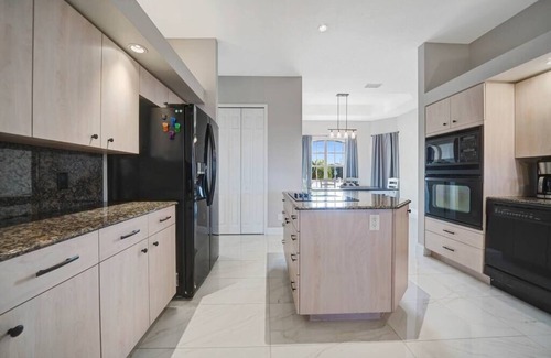 Port Charlotte House | Spacious waterfront home with jaw-dropping views!