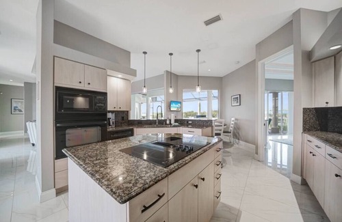 Port Charlotte House | Spacious waterfront home with jaw-dropping views!