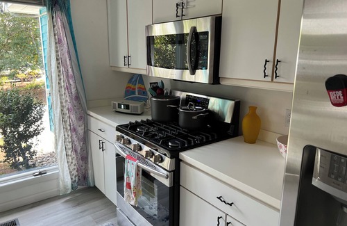Eastport House | Spacious Waterfront 5-bedroom house in charming Annapolis with Hot Tub