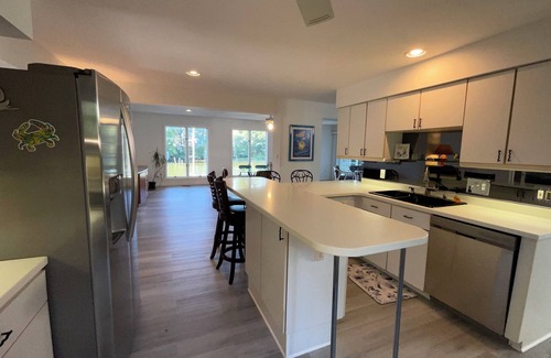 Eastport House | Spacious Waterfront 5-bedroom house in charming Annapolis with Hot Tub