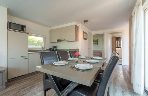 Kuinre Ski Chalet | Spacious waterfront chalet including a sloop