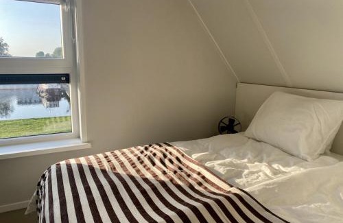 Langelille House | Spacious Waterfront Family Gem