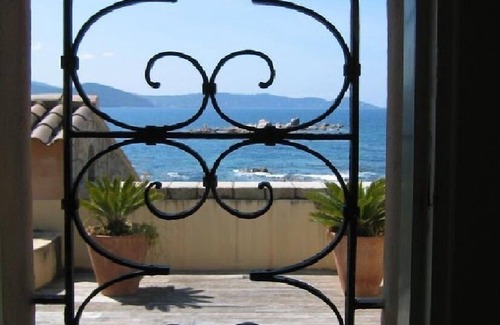 Corse-du-Sud House | Spacious waterfront villa in the isolella with private beach and pontoon