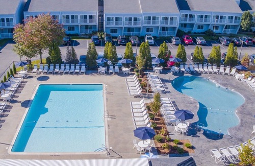 West Yarmouth Resort | Spacious waterfront townhouse at Cove at Yarmouth