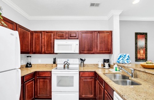 Four Corners Resort | SPACIOUS WELL APPOINTED 2 BEDROOM 2 BATHROOM CONDO CLOSE TO ALL THE MAJOR PARKS