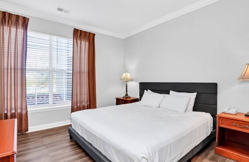 Four Corners Resort | SPACIOUS WELL APPOINTED 2 BEDROOM 2 BATHROOM CONDO CLOSE TO ALL THE MAJOR PARKS