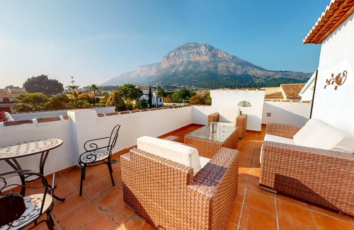 Montgo de Toscamar House | Spacious well-equipped villa with A/C, pool, open mountain views for 6 people, quiet area.