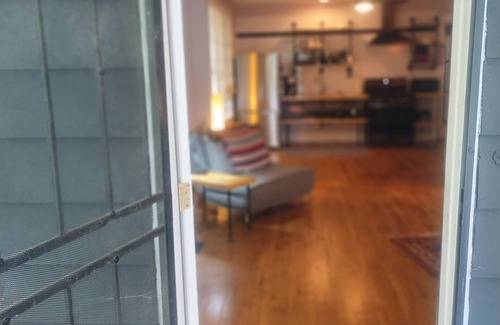 West End House | Spacious West End Atlanta studio with chefs kitchen, exotic bath, porch and WiFi