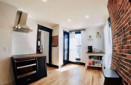 West End Apartment | Spacious West End Penthouse | Great for Groups
