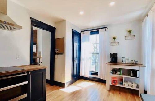 West End Apartment | Spacious West End Penthouse | Great for Groups