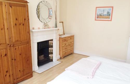 North Acton Apartment | Spacious West London 2 Bedroom Apartment