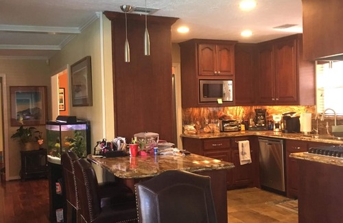 Memorial House | Spacious West Side home! 3bd (2 king 1 queen) 2.5bath w/pool & hot tub