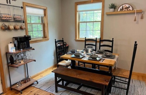 Thornton House | Spacious White Mtns Cabin with Grill, Patio, & Fireplace