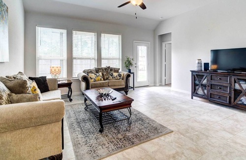 Willis House | Spacious Willis Home - Pets Welcome!